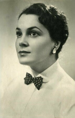 Элина Быстрицкая