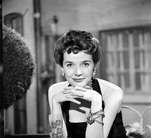 Полли Берген